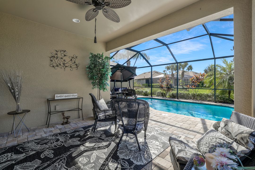 7659 Jacaranda Ln, Naples, FL 34114