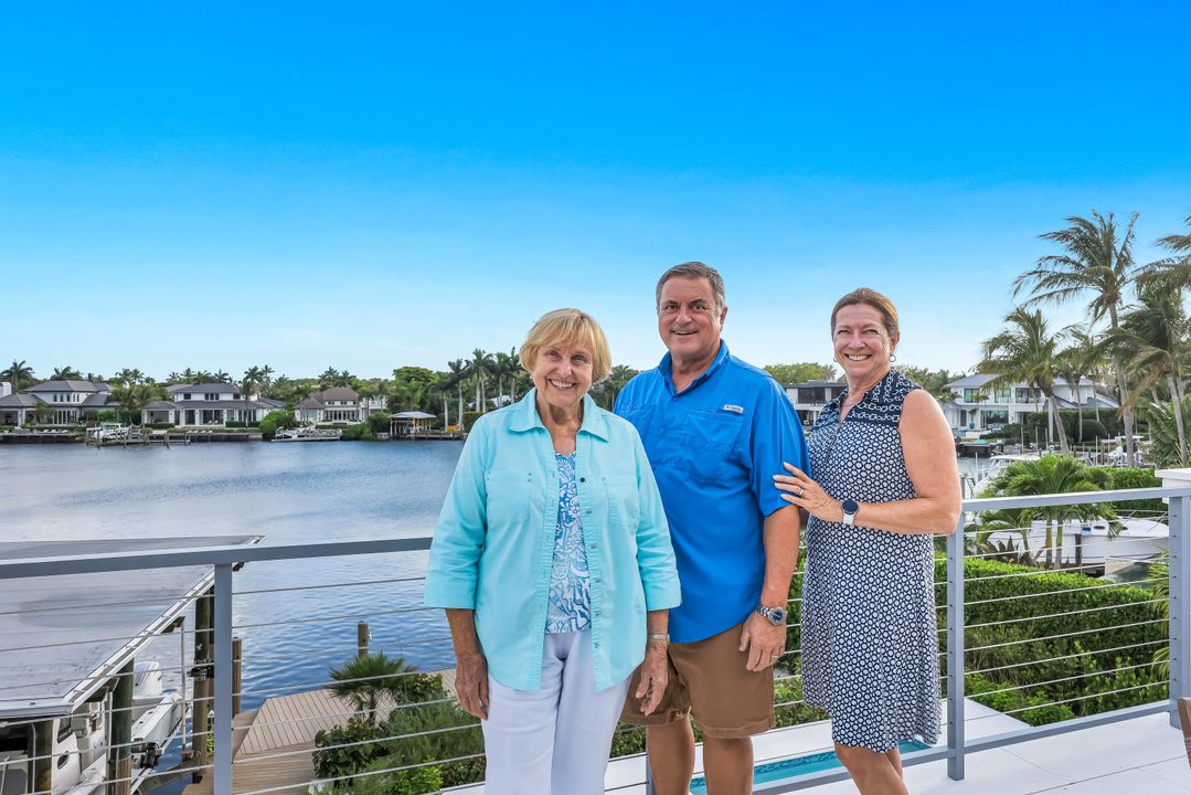 380 18th Ave S, Naples, FL 34102