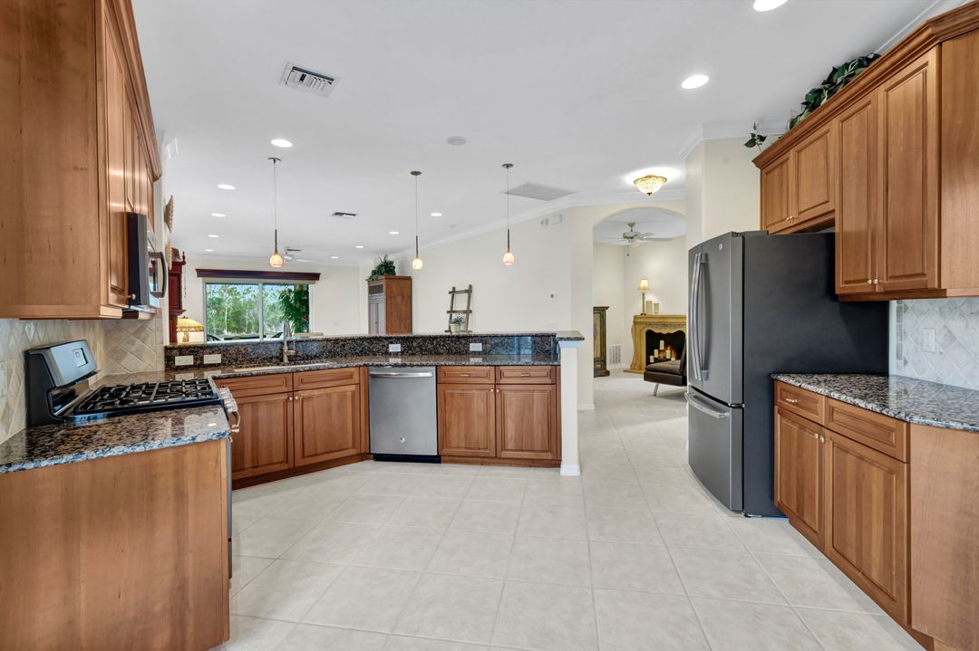 9359 Trieste Dr, Fort Myers, FL 33913