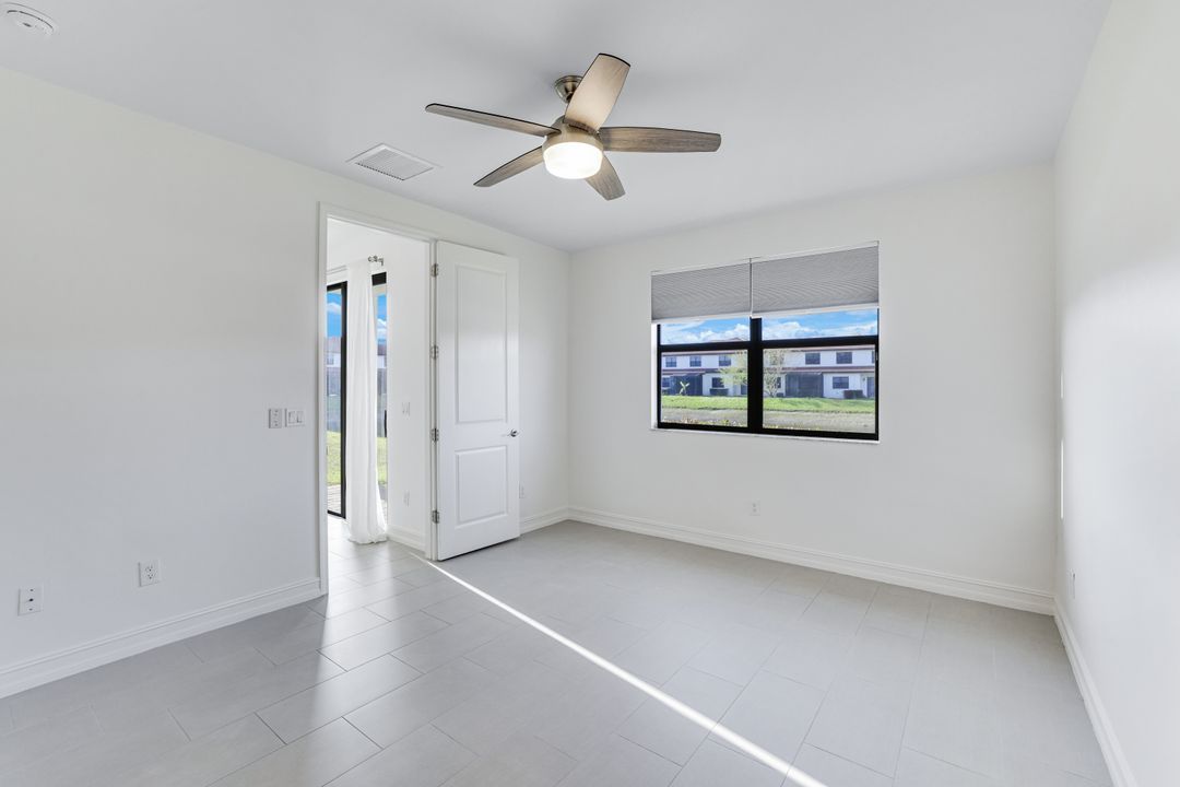 7918 Bristol Cir, Naples, FL 34120