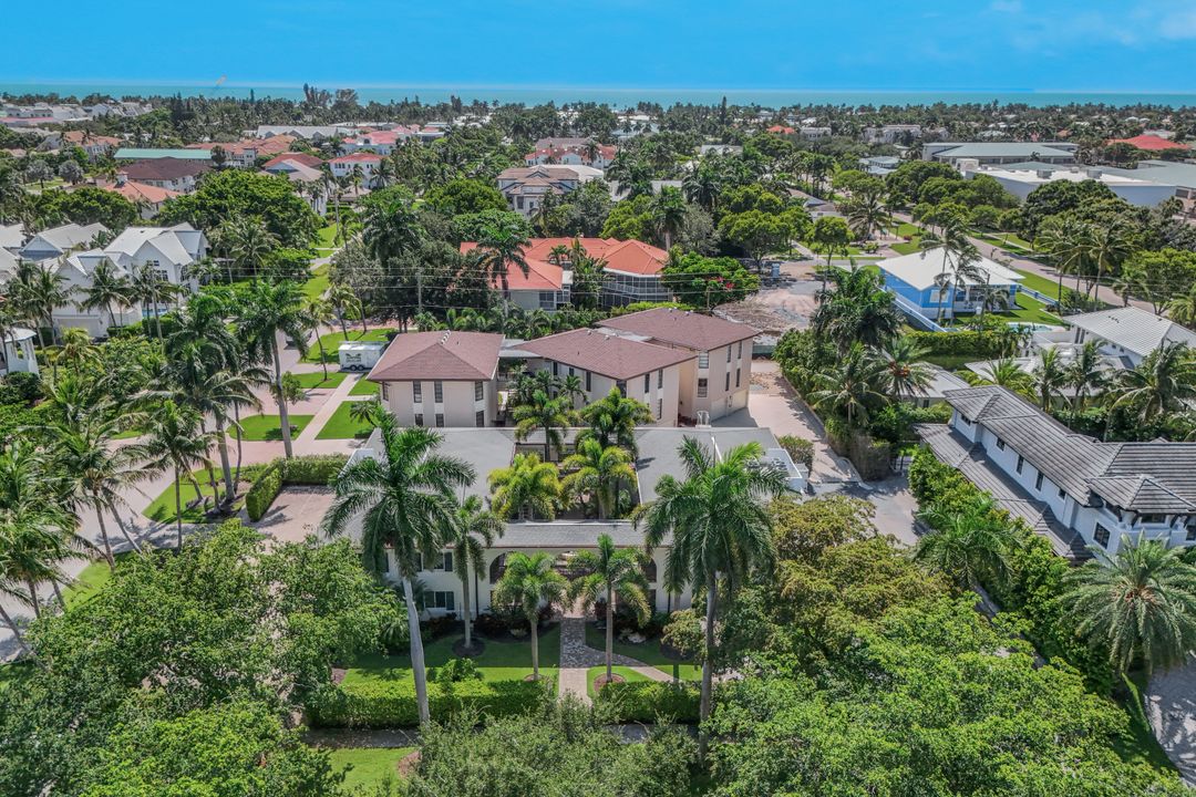 960 7th St S #105, Naples, FL 34102