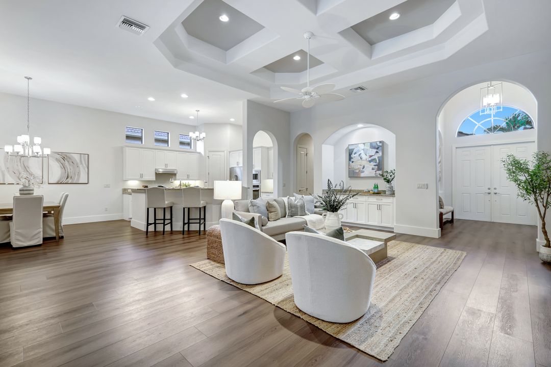 5717 Hammock Isles Dr, Naples, FL 34119