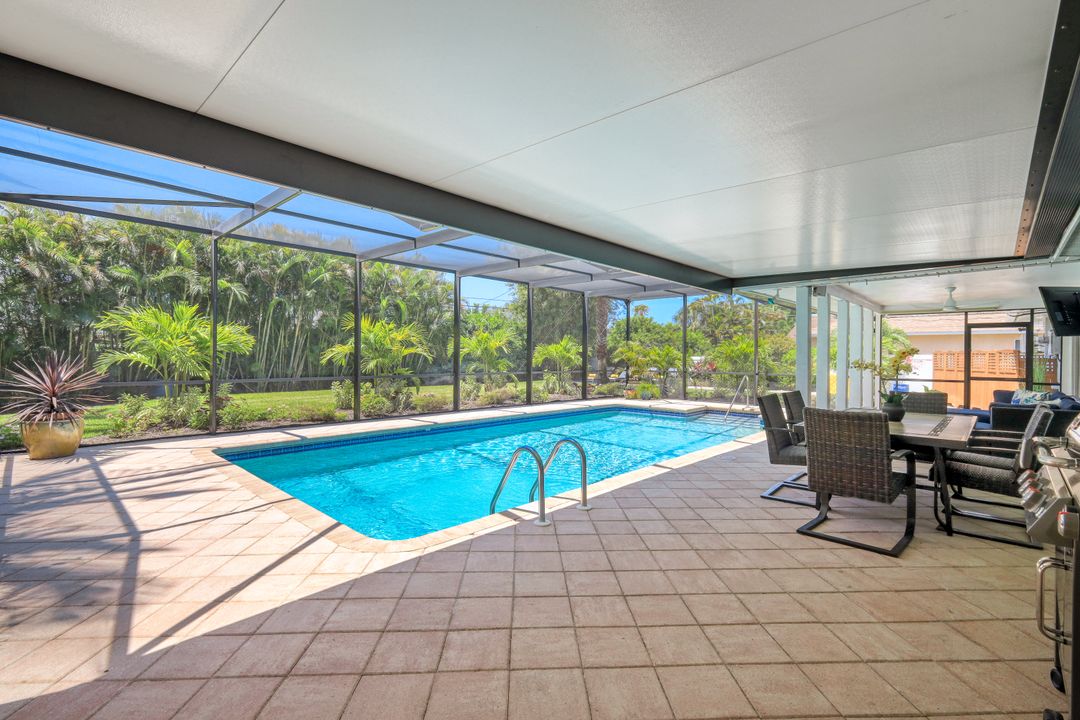 832 97th Ave N, Naples, FL 34108