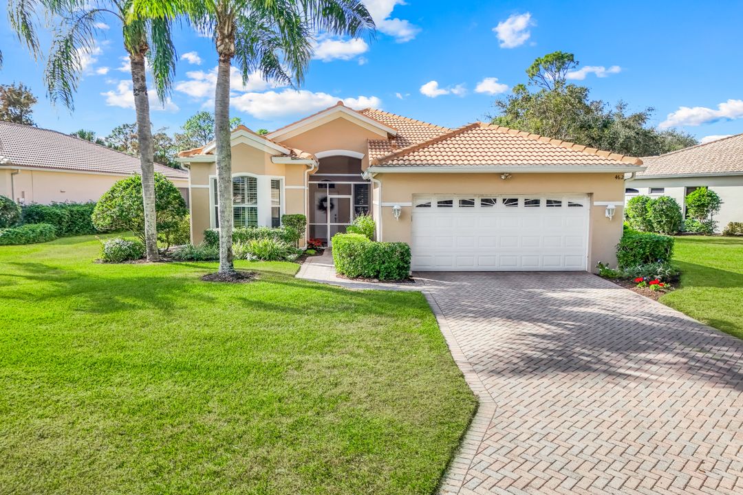 462 Preswick Ln, Naples, FL 34120