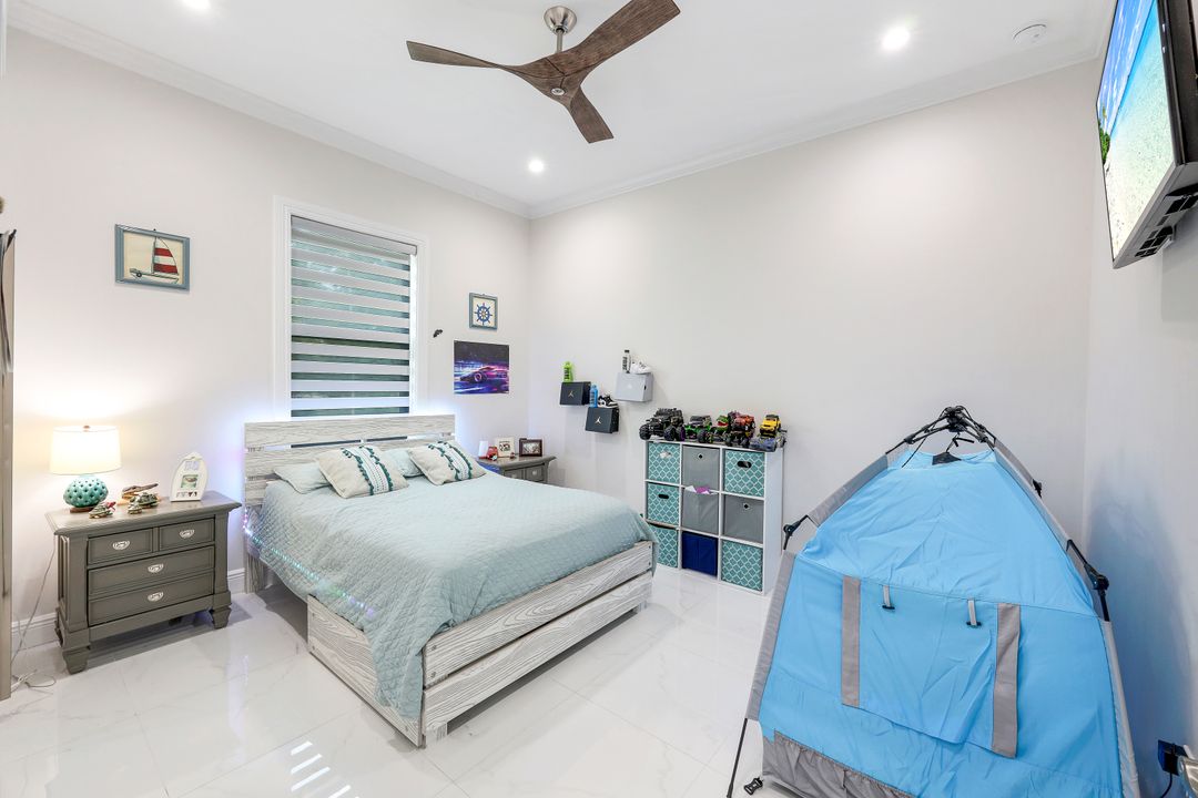 367 14th Ave NE, Naples, FL 34120