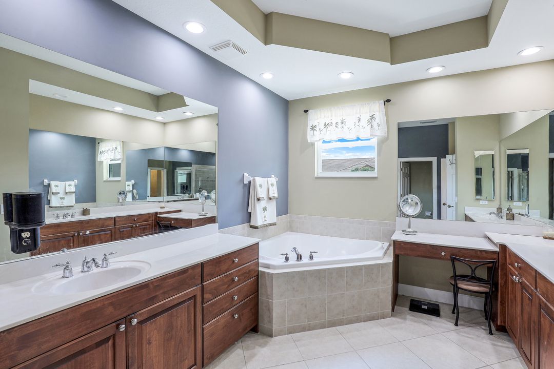 9204 Quartz Ln #201, Naples, FL 34120