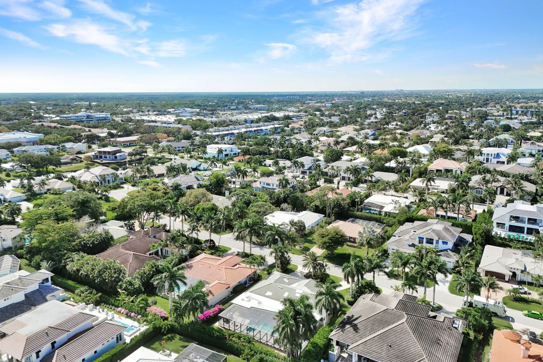 557 Parkwood Ln, Naples, FL 34103