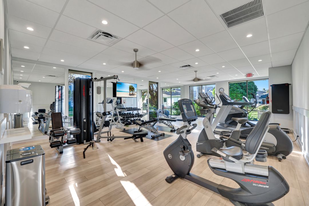 555 Park Shore Dr #503, Naples, FL 34103