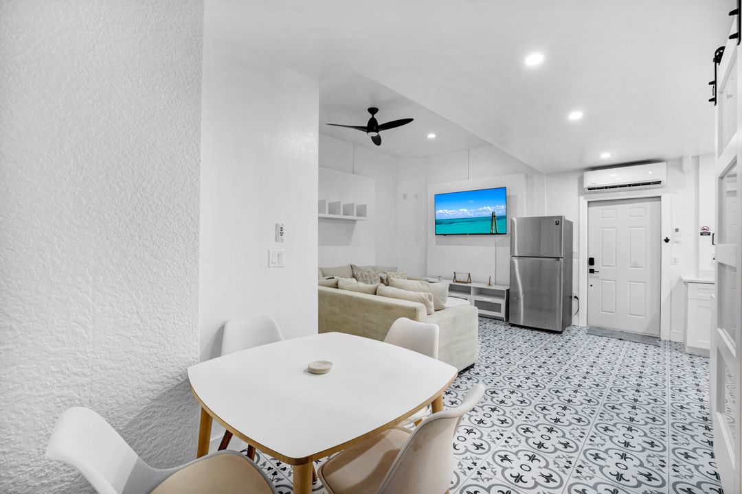 171 5th St, Naples, FL 34113
