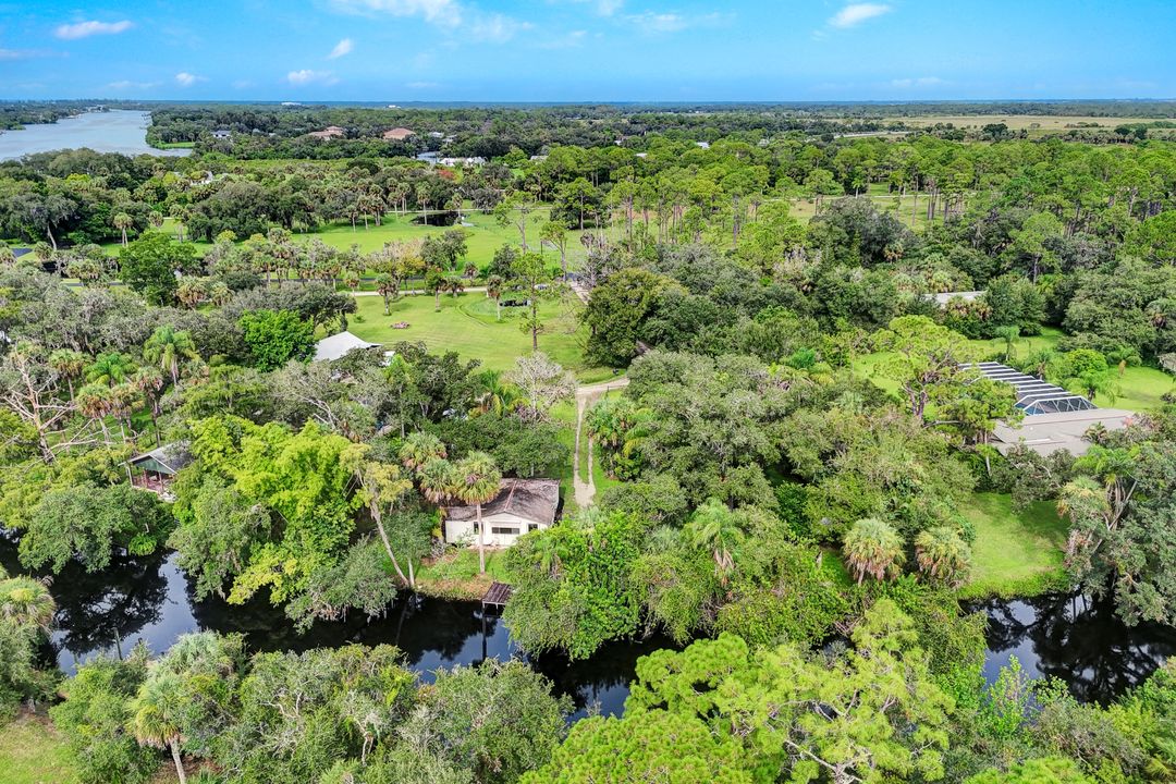 18200 Elmwood Dr, Alva, FL 33920