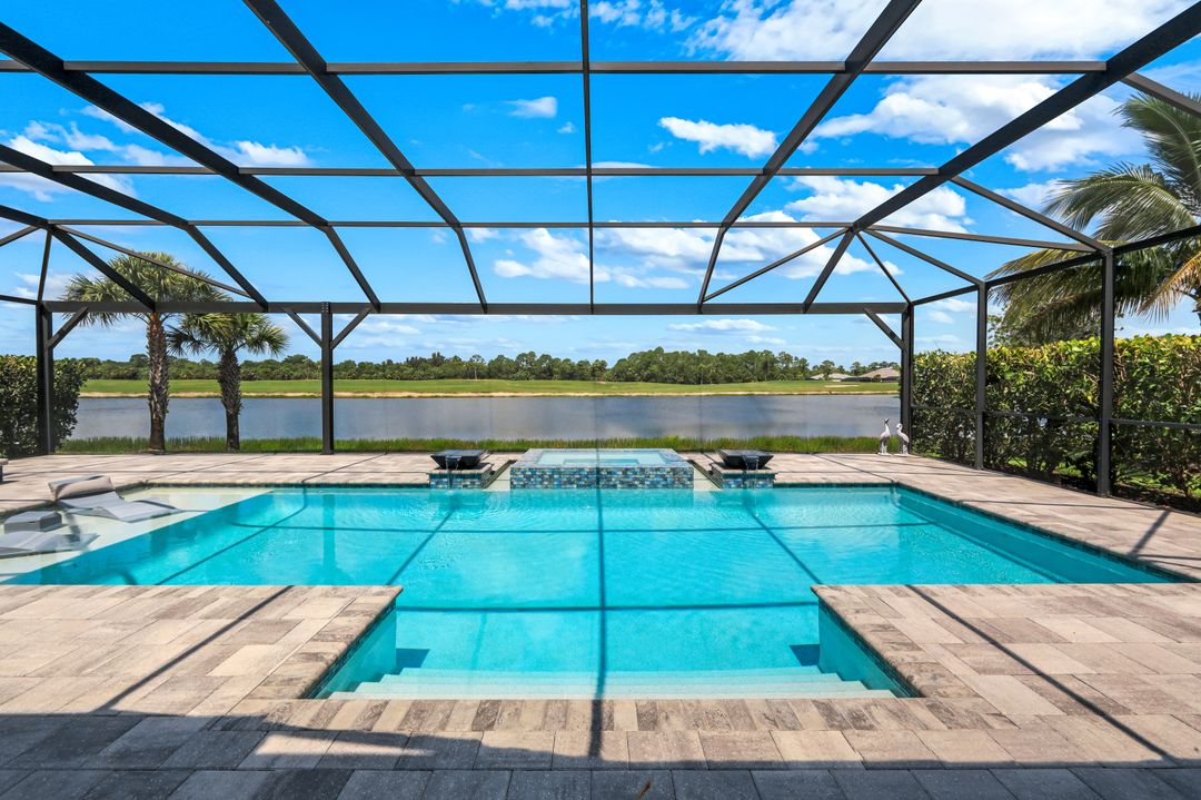 9577 Everglades Dr, Naples, FL 34120