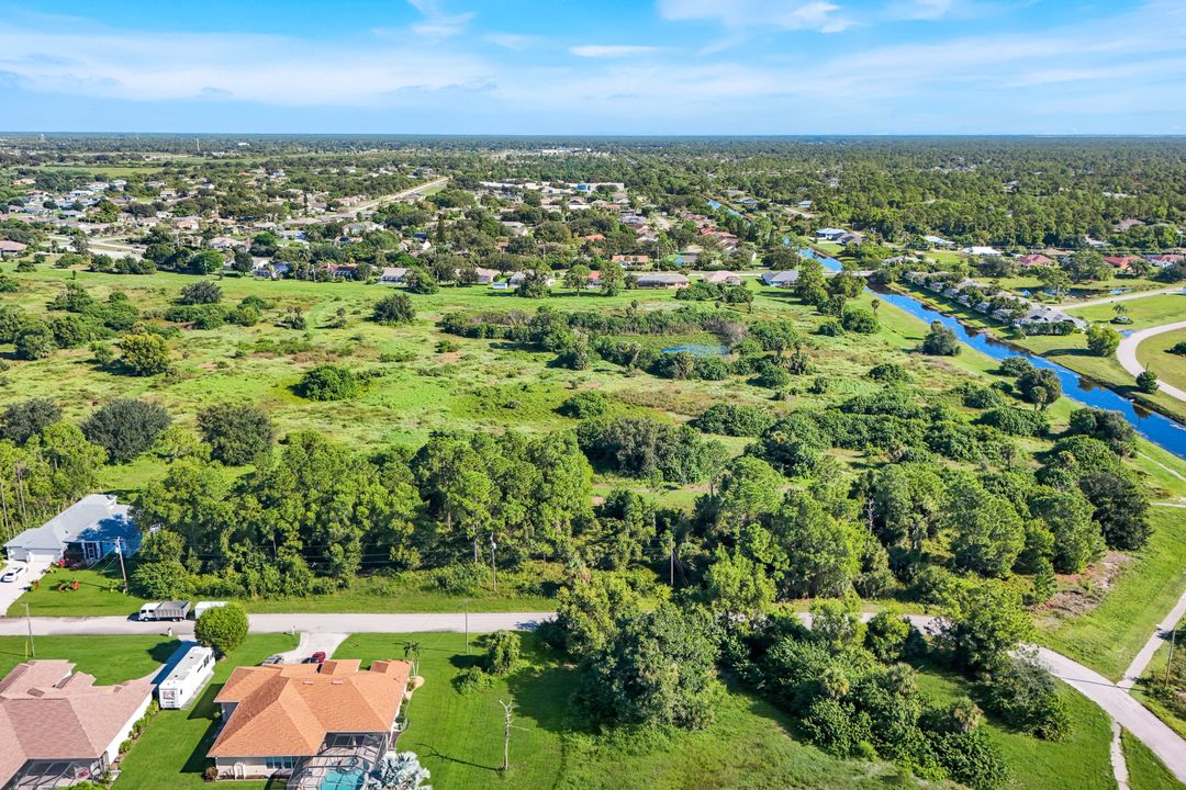 647 Parkdale Blvd, Lehigh Acres, FL 33974
