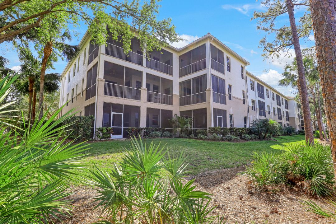 8223 Parkstone Pl #306, Naples, FL 34120