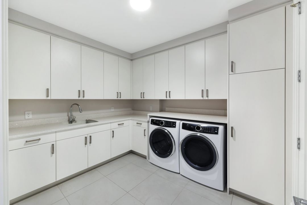 1130 3rd Ave S #207, Naples, FL 34102