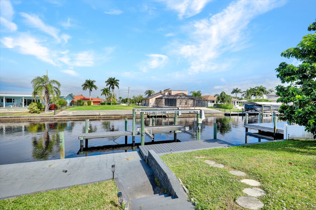 2033 SE 27th Terrace, Cape Coral, FL 33904