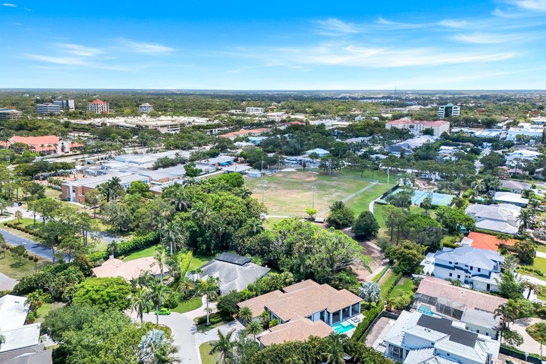 541 Whispering Pine Ct, Naples, FL 34103