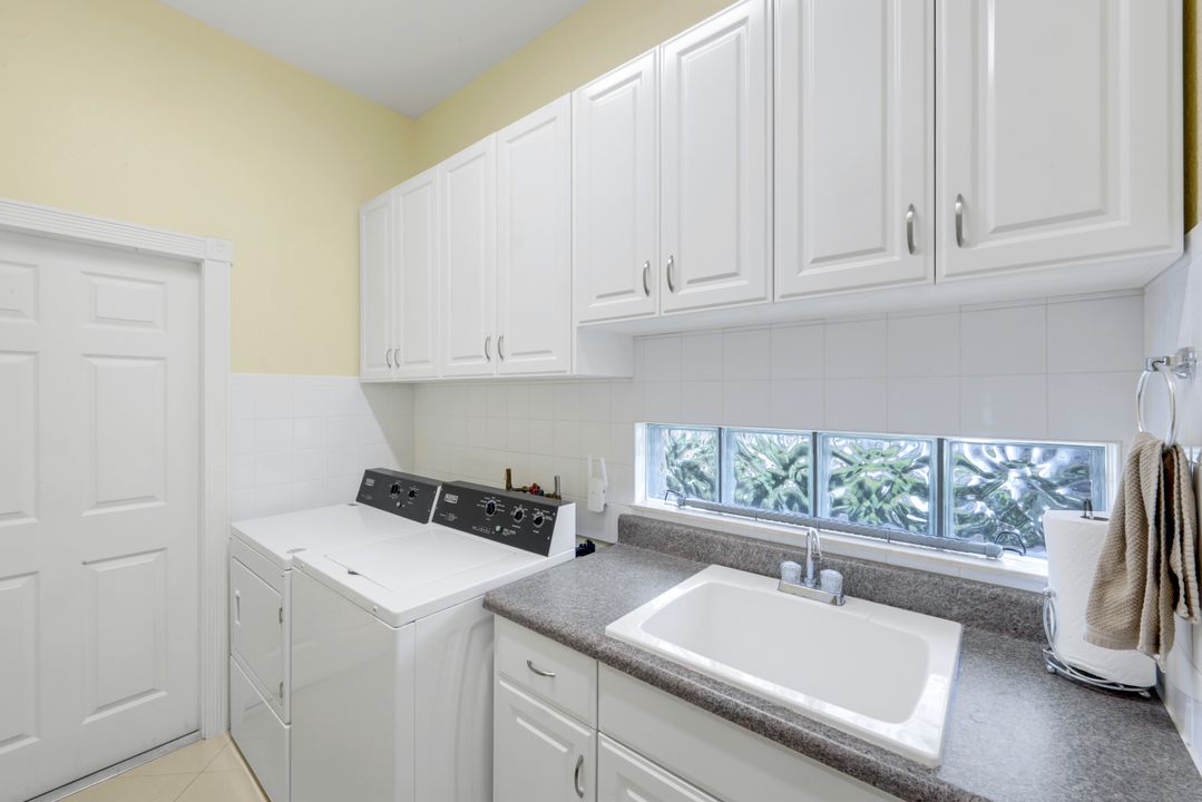 3112 Dominica Way, Naples, FL 34119