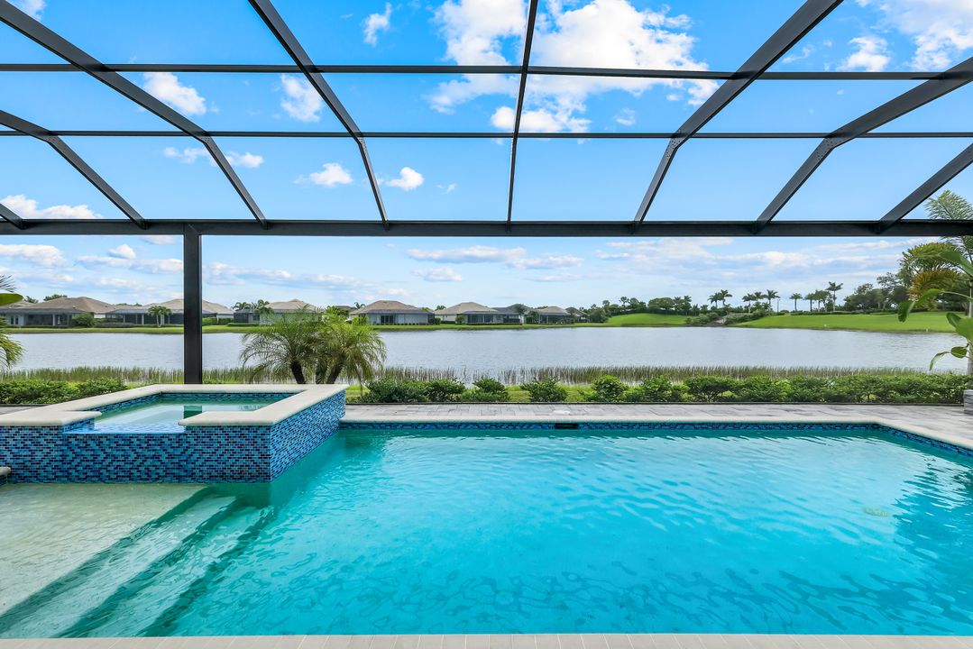 14386 Laguna Spgs Ln, Naples, FL 34114