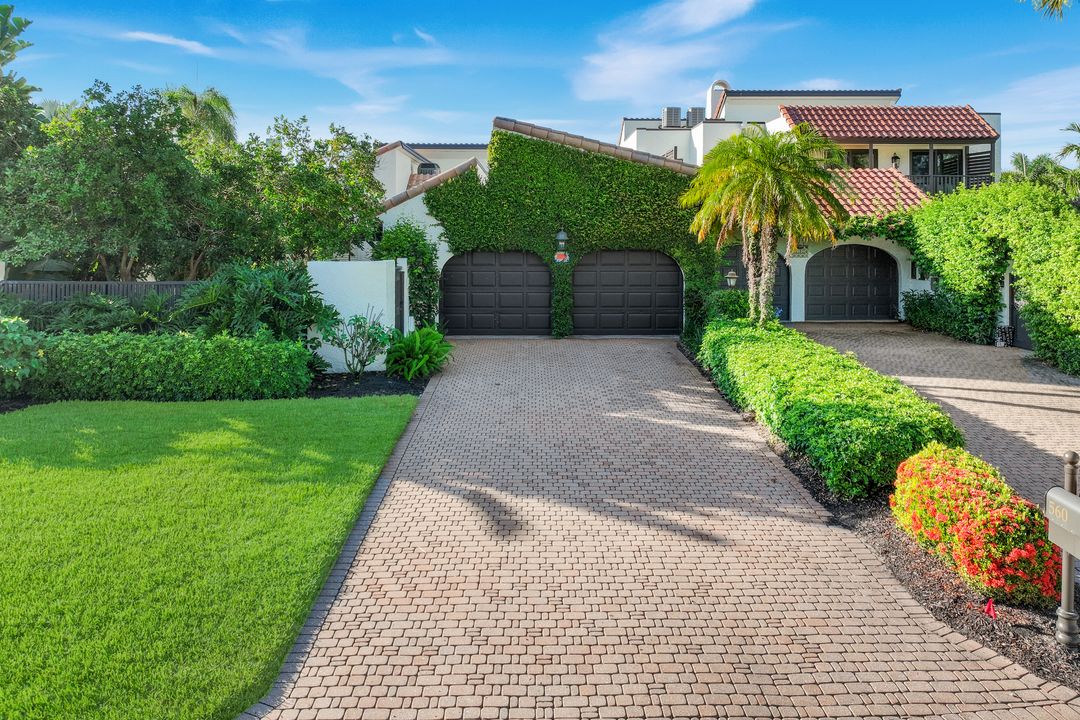 Pelican Bay Blvd, Pelican Bay, FL 34108