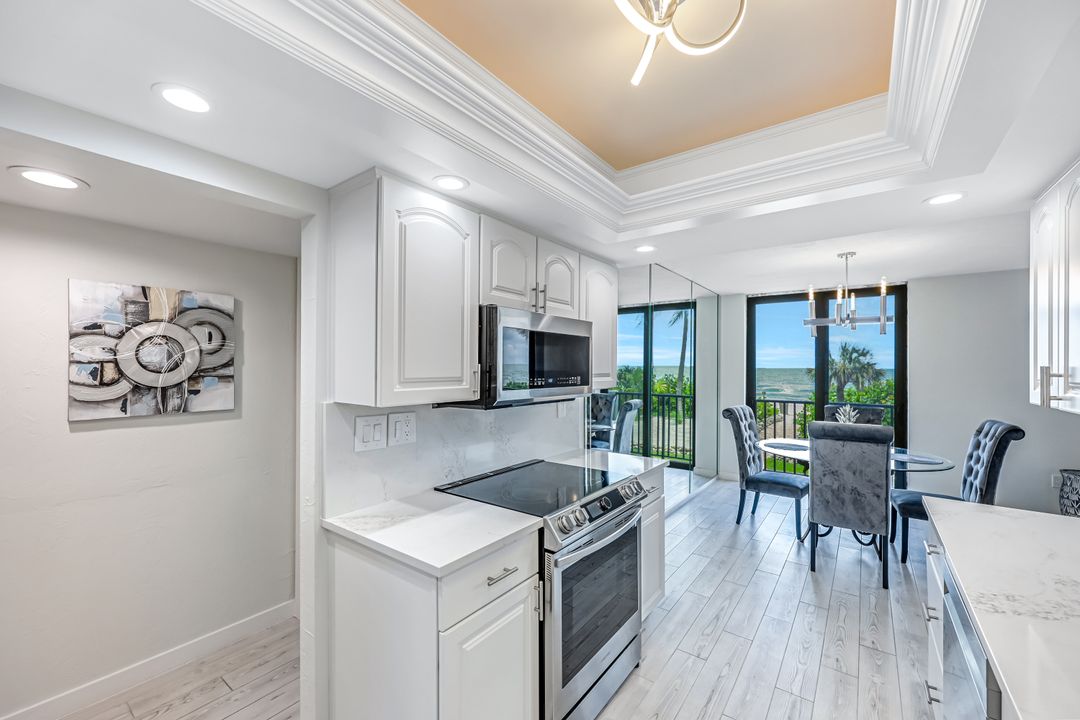 10475 Gulf Shore Dr #112, Naples, FL 34108