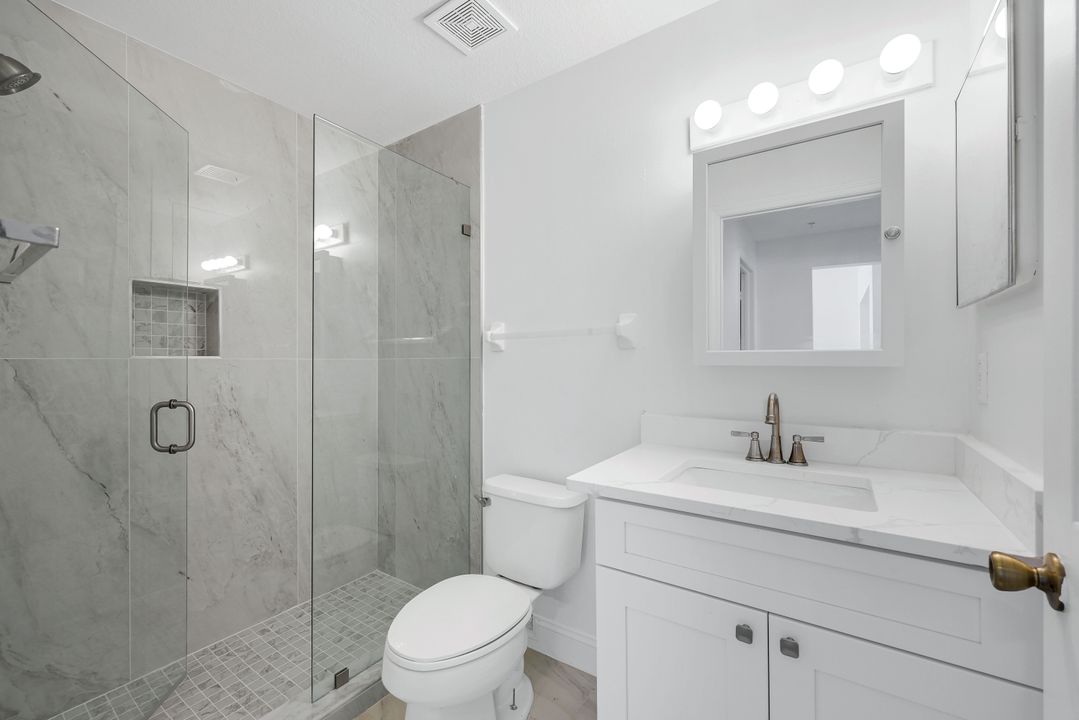 3250 Cypress Glen Way, Naples, FL 34109