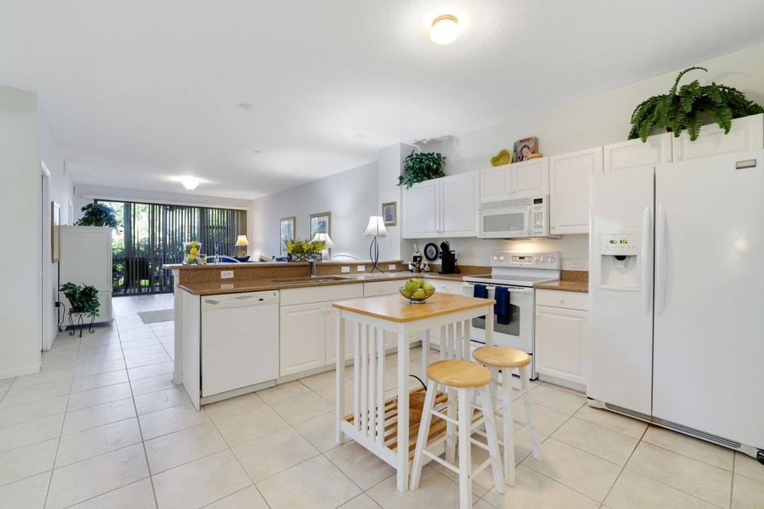 10049 Heather Ln #101, Naples, FL 34119