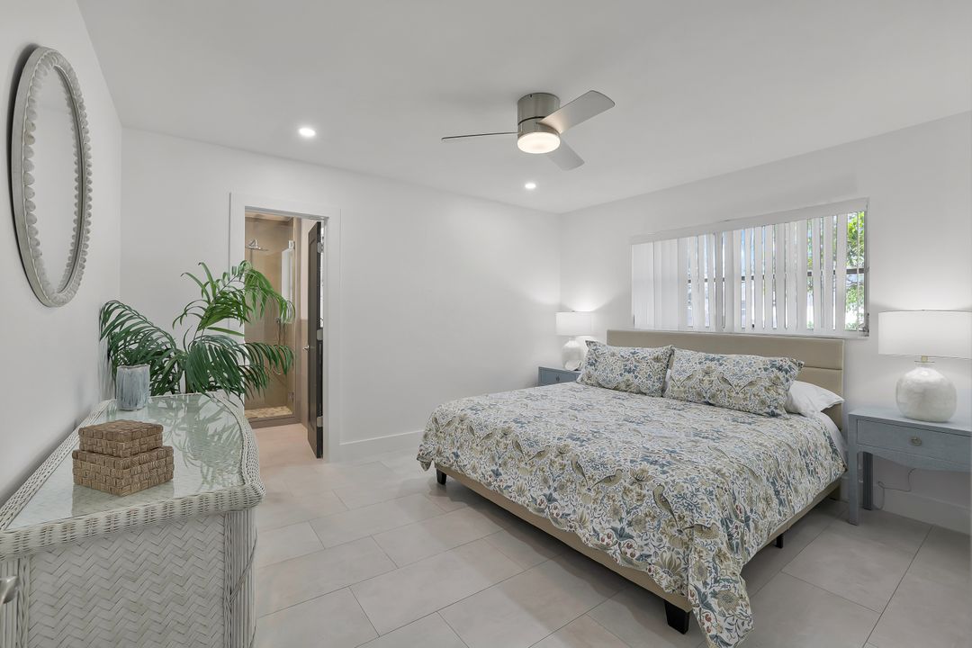 854 101st Ave N, Naples, FL 34108