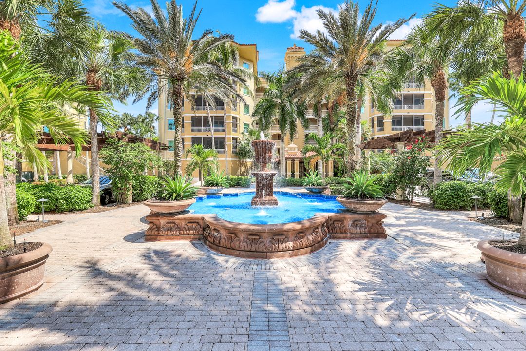 2728 Tiburon Blvd E #403, Naples, FL 34109