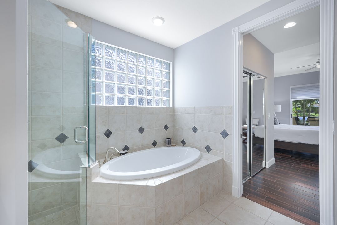 463 Tullamore Ln, Naples, FL 34110