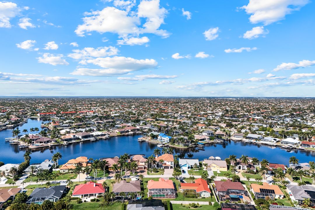 5743 SW 9th Ct, Cape Coral, FL 33914