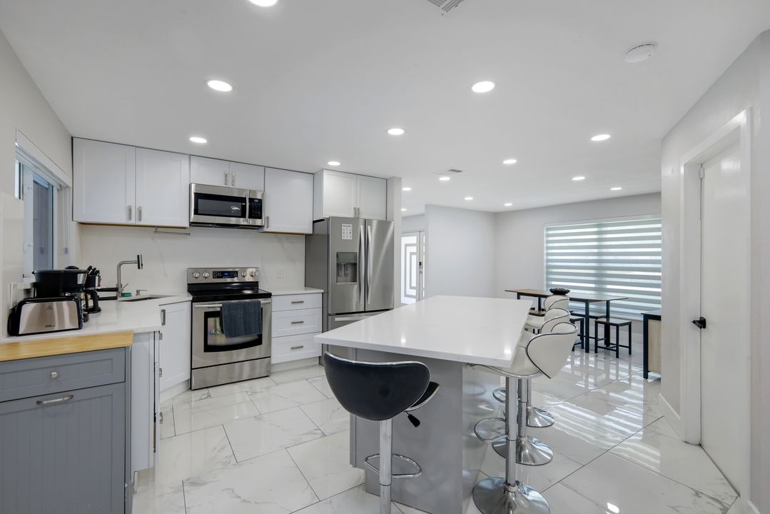 1813 Hancock Bridge Pkwy, Cape Coral, FL 33990