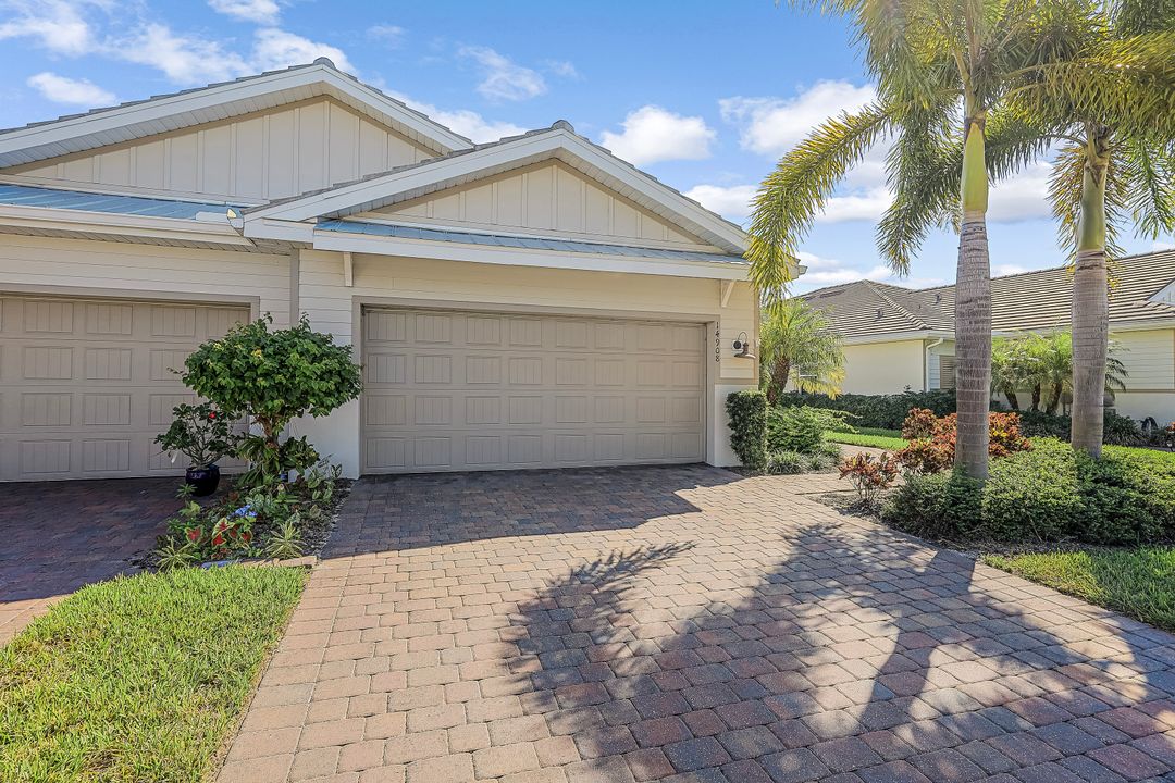 14908 Edgewater Cir, Naples, FL 34114