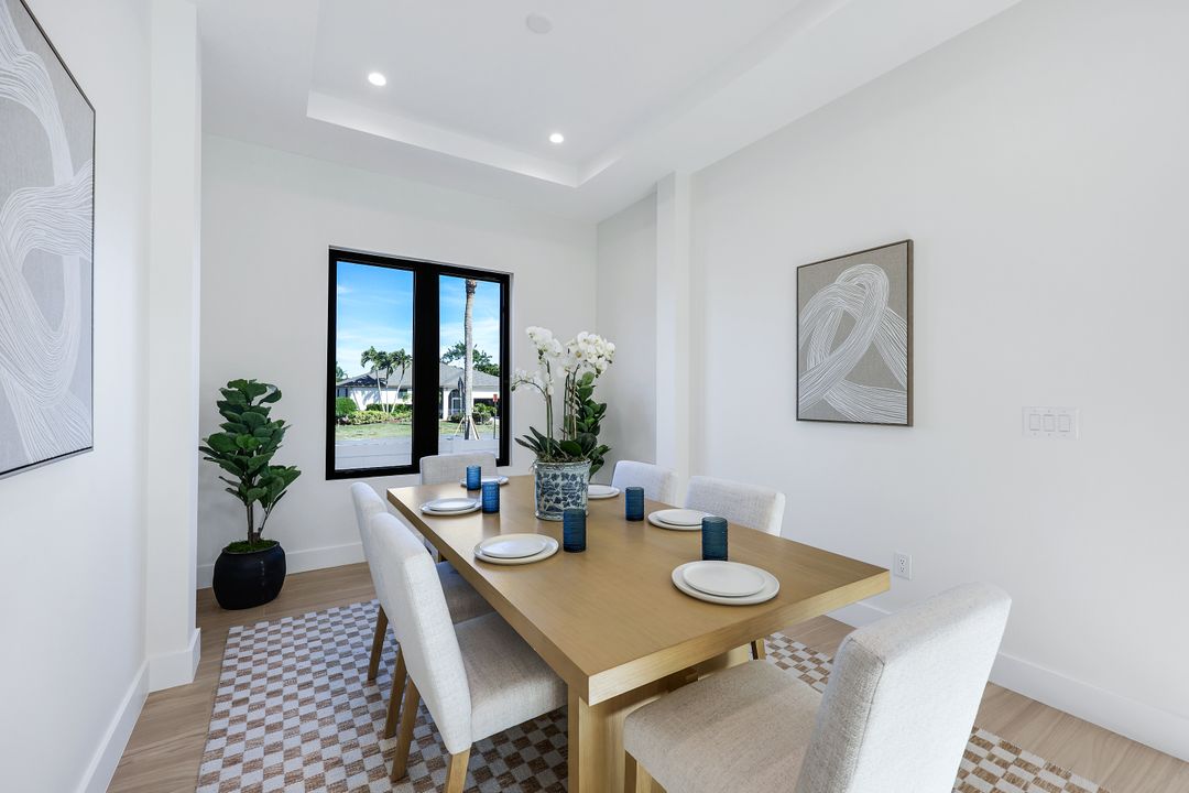 9760 Vanderbilt Dr, Naples, FL 34108