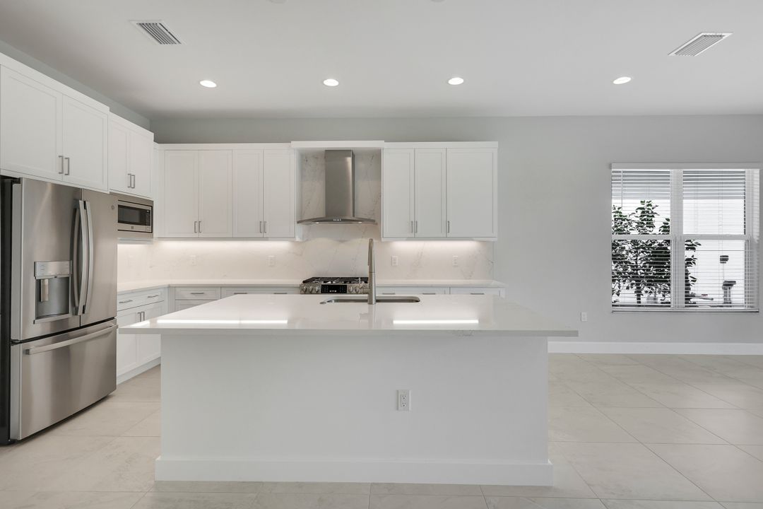 2741 Durham Cir, Naples, FL 34112