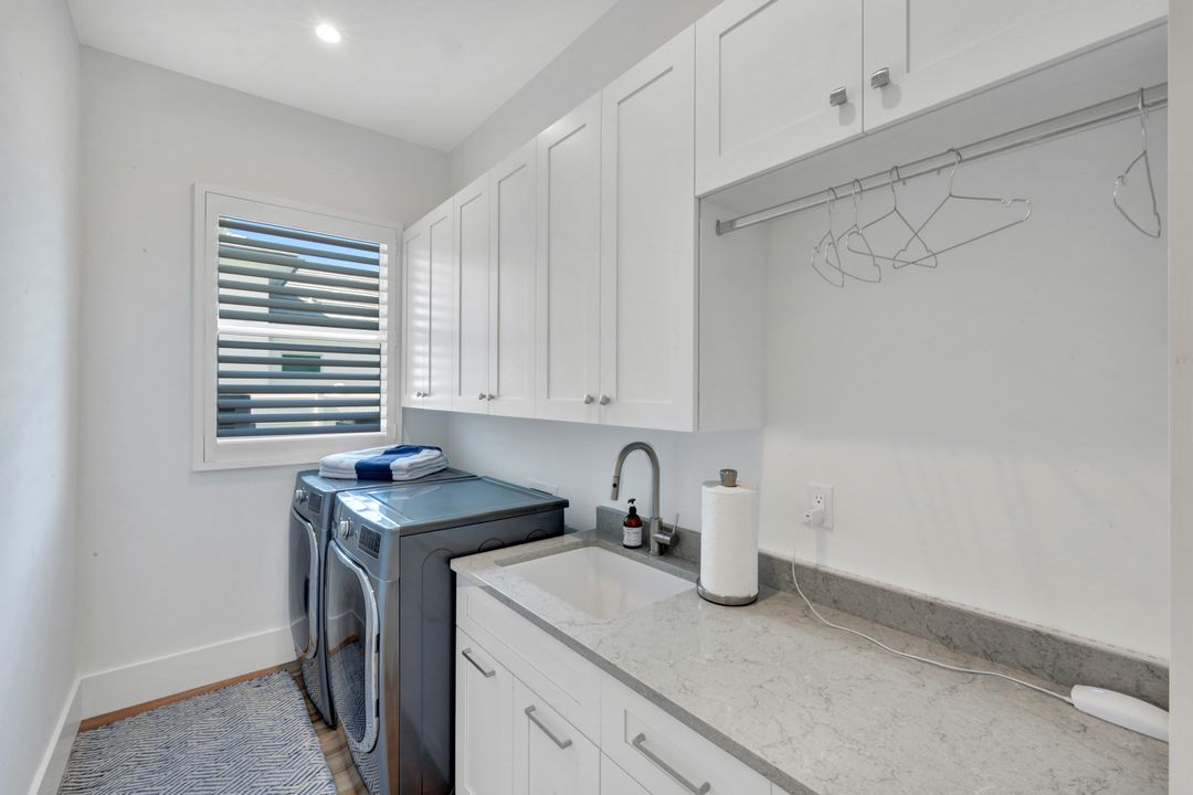 553 106th Ave N, Naples, FL 34108