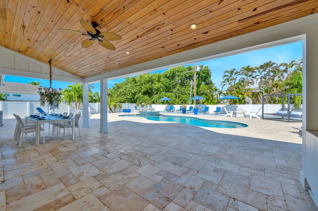 535 93rd Ave N, Naples, FL 34108