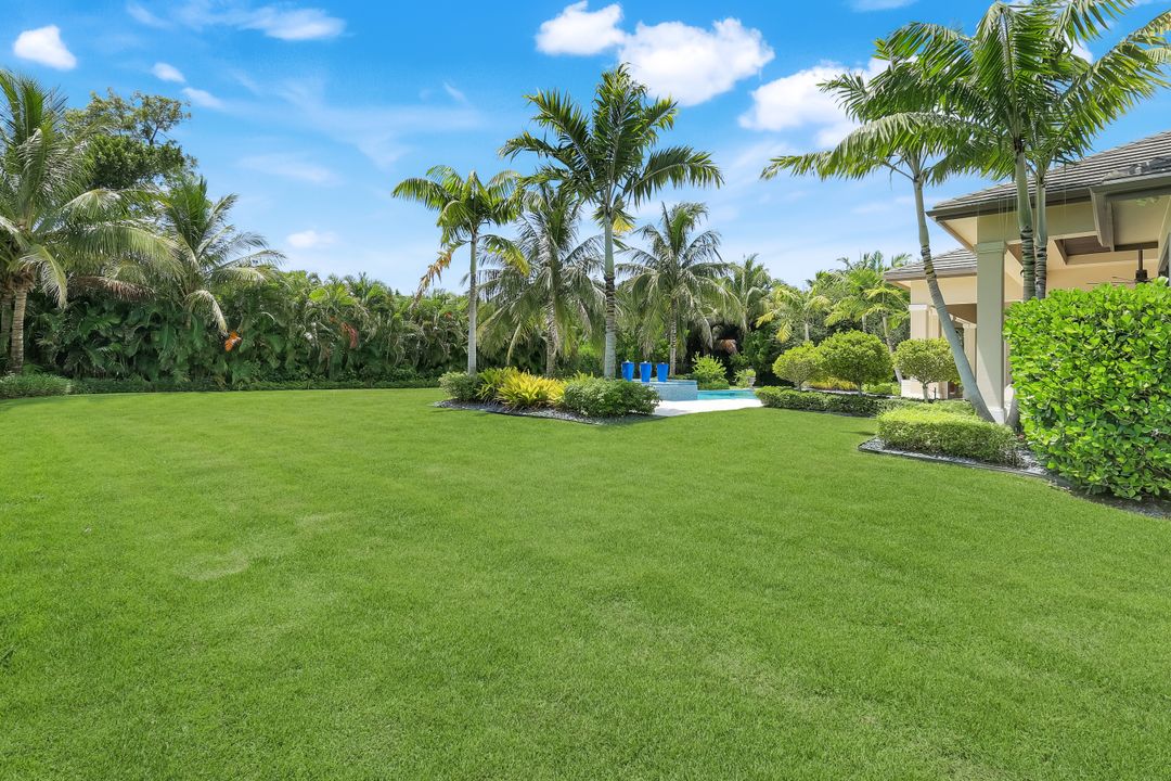 112 Hickory Rd, Naples, FL 34108
