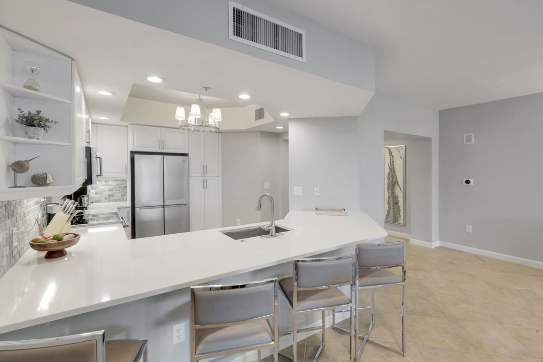 325 Dunes Blvd #204, Naples, FL 34110