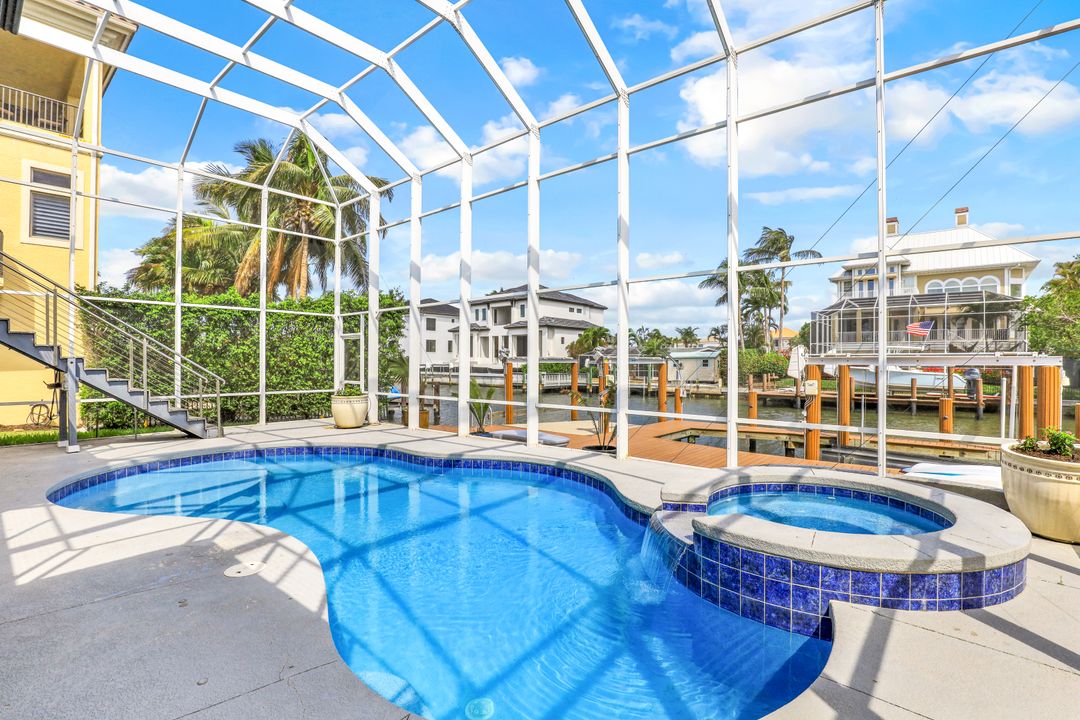 437 Tradewinds Ave, Naples, FL 34108