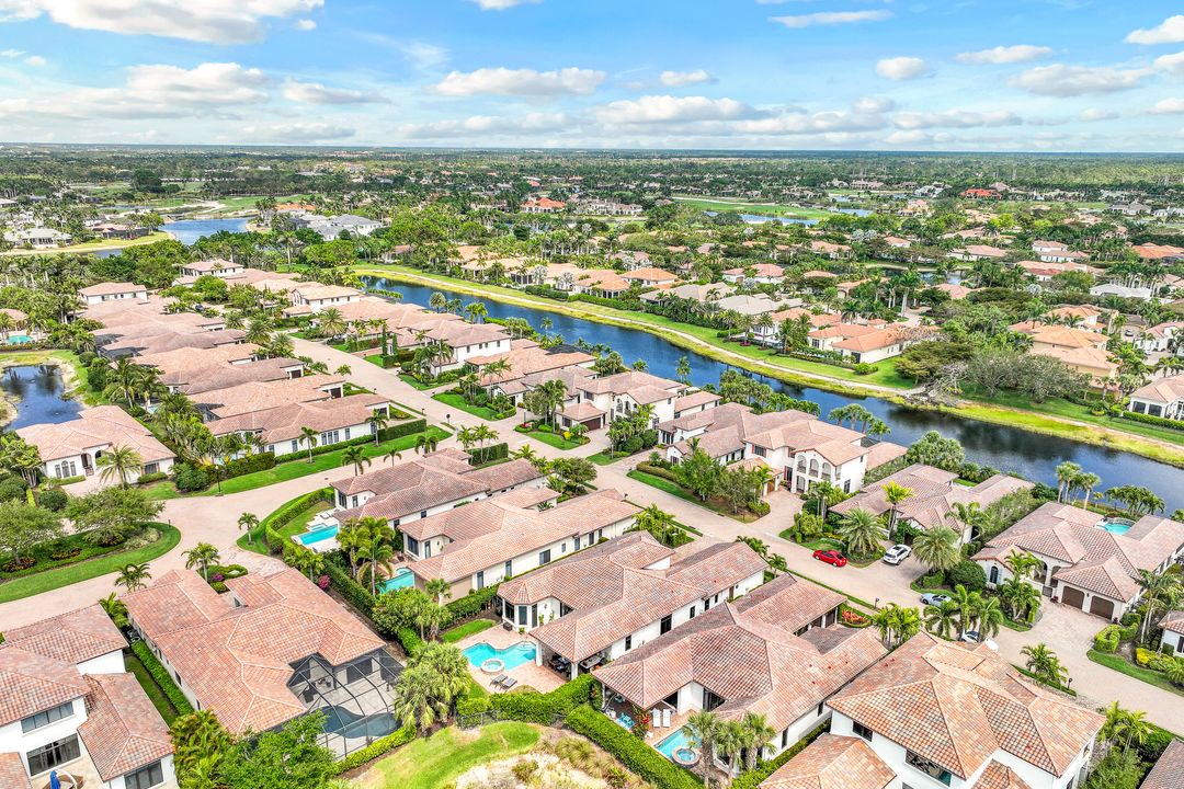 2239 Residence Cir, Naples, FL 34105