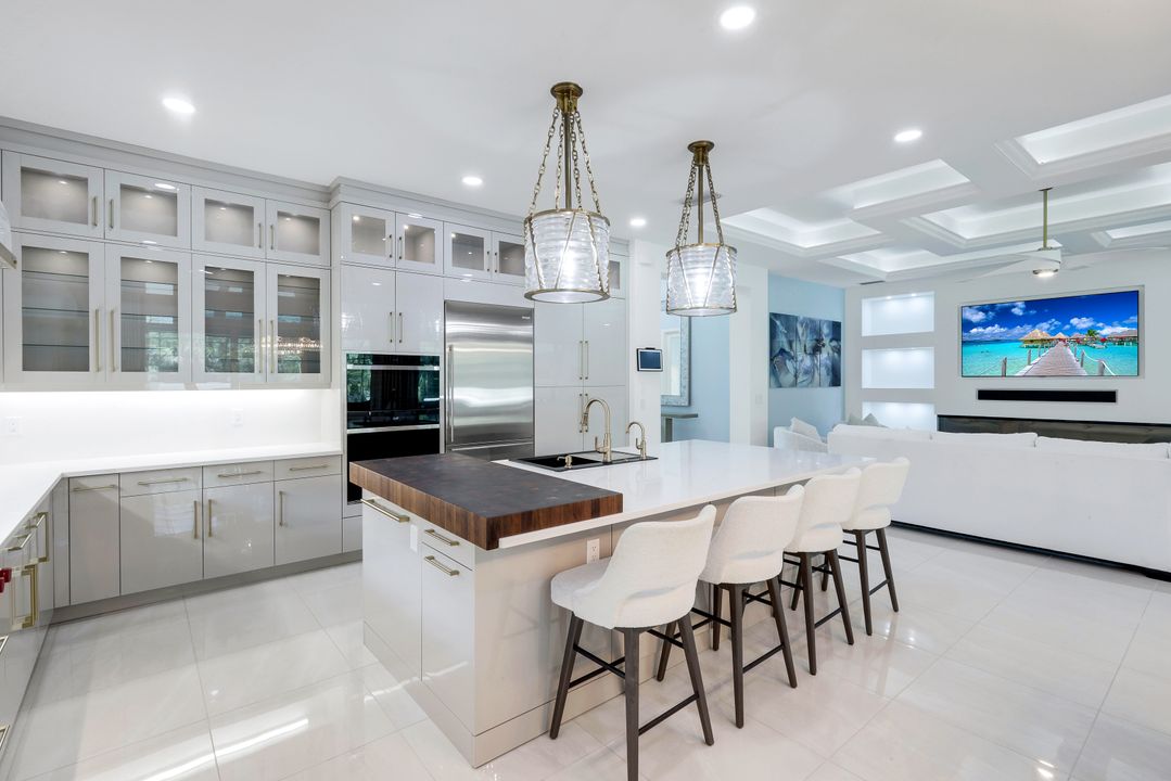 12063 Azalea Wy, Naples, FL 34120