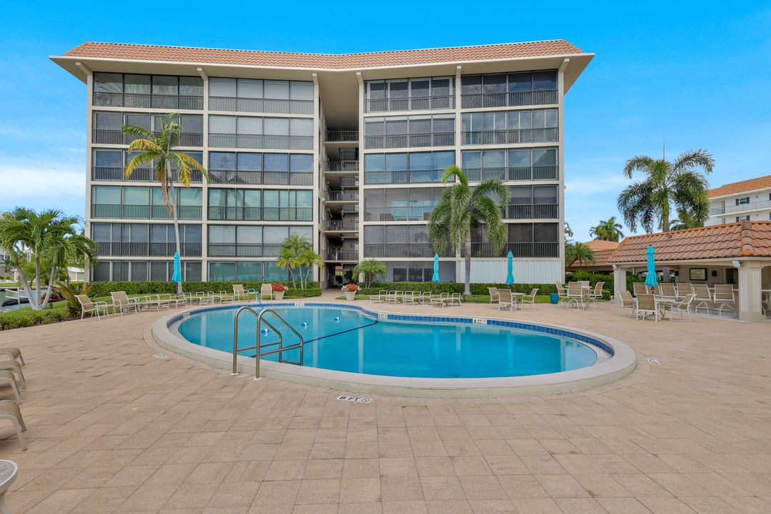 222 Harbour Dr #407, Naples, FL 34103