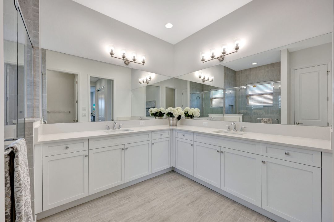 12418 Dahlia Ct, Naples, FL 34120