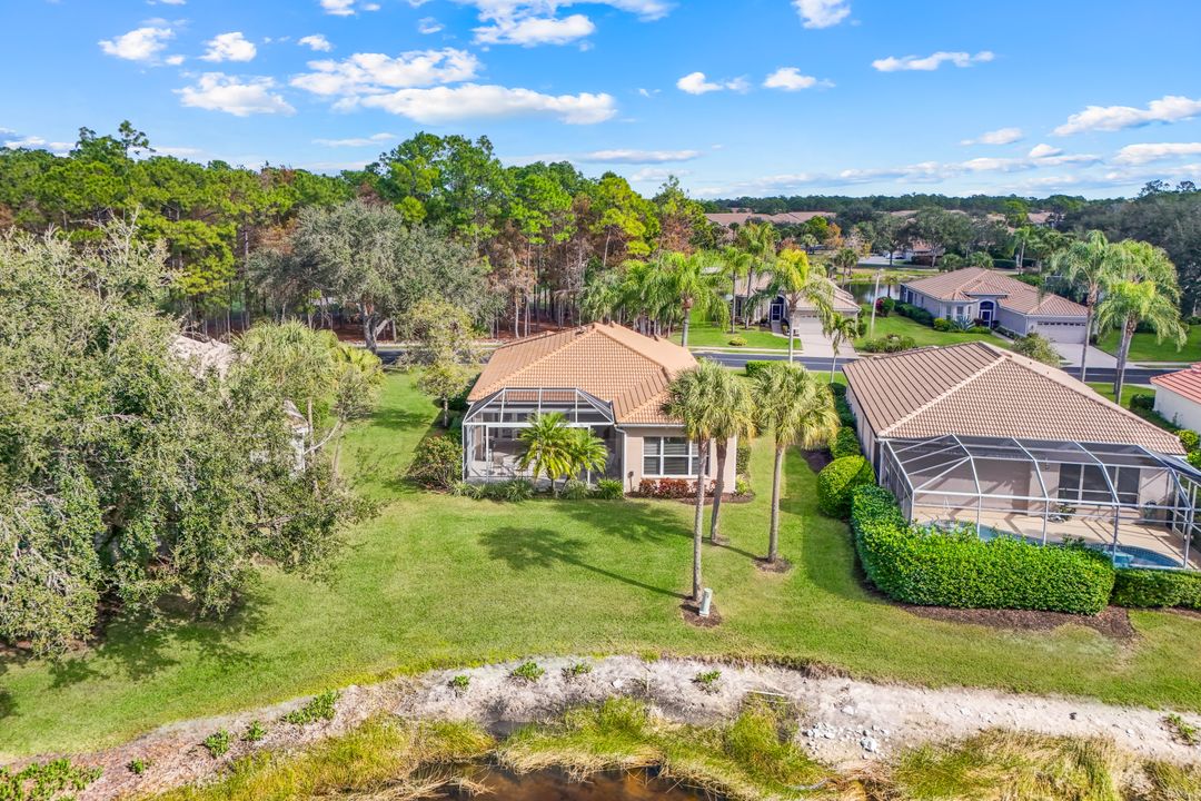 462 Preswick Ln, Naples, FL 34120