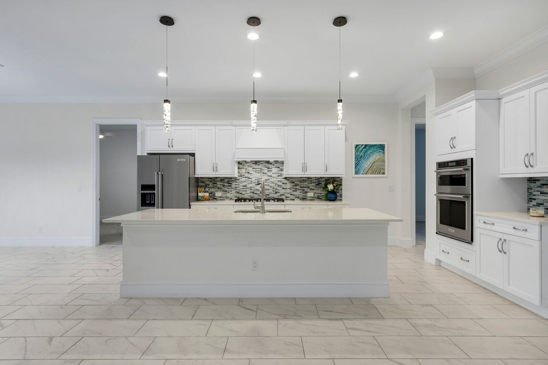 14386 Laguna Spgs Ln, Naples, FL 34114