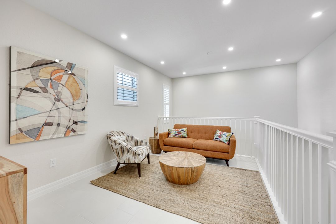 273 Indies Dr E #202, Naples, FL 34114