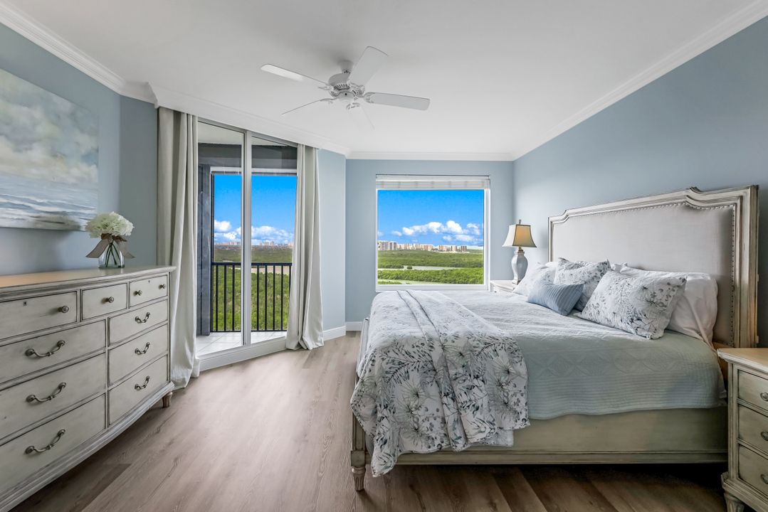 425 Cove Tower Dr  #1501, Naples, FL 34110
