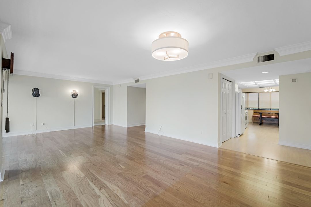 545 Lake Louise Cir #104, Naples, FL 34110