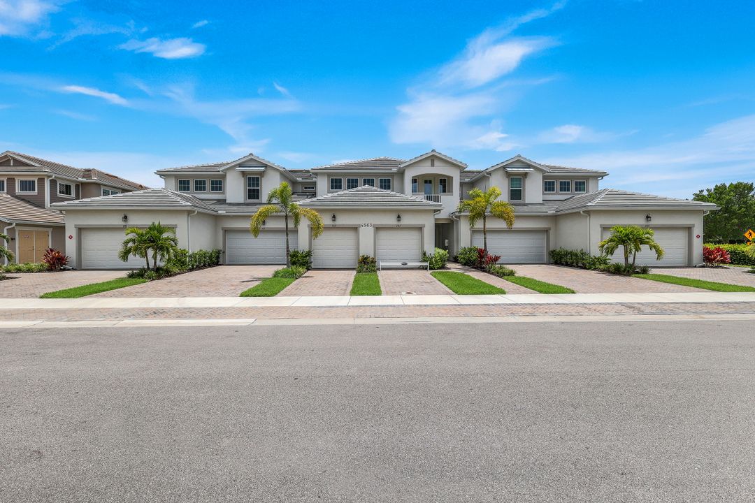 4563 Arboretum Cir #101, Naples, FL 34112