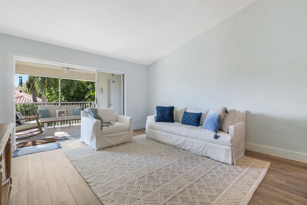 7767 Jewel Ln #203, Naples, FL 34109